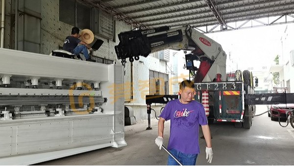 喜訊,莞智成針刺棉新設備到廠