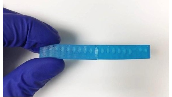 含有樹(shù)脂自我修復(fù)材料