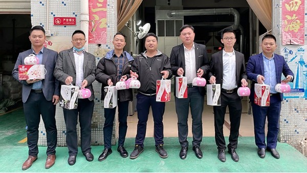 生日快樂！美好時(shí)光，你我同行！