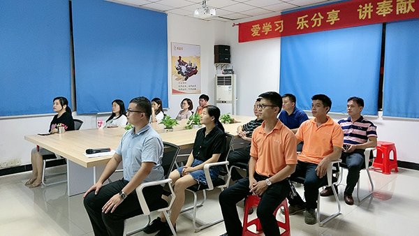 讀書，在路上-花束吸水棉廠家讀書會