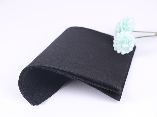 黑色針刺無(wú)紡布